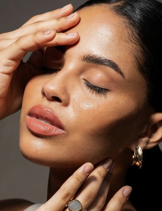 Glowing skin close-up for ASHRI